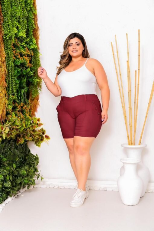 Short Feminino Plus Size Com Botão No Bolso - Imagem 2