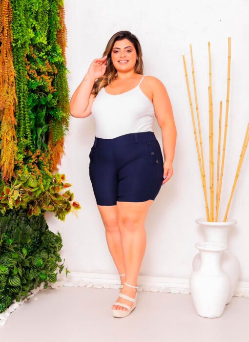 Short Feminino Plus Size Com Botão No Bolso - Imagem 4