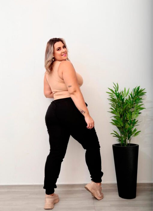 Calça Jogger Plus Preta Feminina Com Amare - Imagem 6